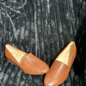 Dansko Larisa Women's Tan Leather Slip-On Flats